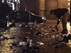 Odpadky v Praze na Staromstském námstí po verejích silvestrovských oslavách