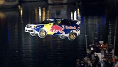 Travis Pastrana p�i rekordním skoku.