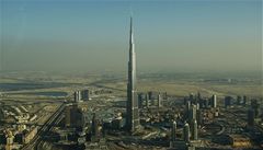 Dubaj s nejvyí budovou svta - mrakodrapem Burd Dubaj.
