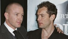 Reisér filmu Sherlock Holmes Guy Ritchie (vlevo).