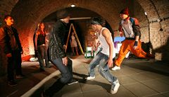 Tane�ní verze hry Romeo a Julie. Romea p�edstavuje Ferdinand Holub (v �erném).