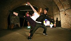 Tane�ní verze hry Romeo a Julie. Romea p�edstavuje Ferdinand Holub, Julii Veronika Volanková.