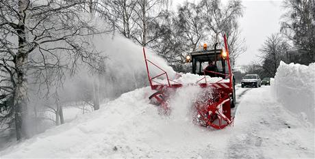 Silničáři obnovili 10. ledna sněhovou frézou silniční spojení mezi Polomem a Sedloňovem v Orlických horách na Rychnovsku