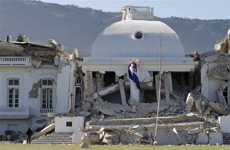 Zemtesení na Haiti - zborcený  palác
