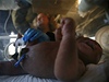 Dít narozené po zemtesení v izraelské polní nemocnici.