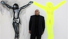 Milan Kní�ák u svého obrazu Achtung, Jesus 2006