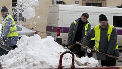 Vzni z Ruzyské vznice odklízí sníh 