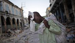 Bezmoc i napětí na Haiti: lidé hladoví, pomoc přichází pomalu