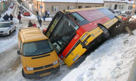 V Brn-Chrlicích se pevrátil autobus mstské hromadné dopravy