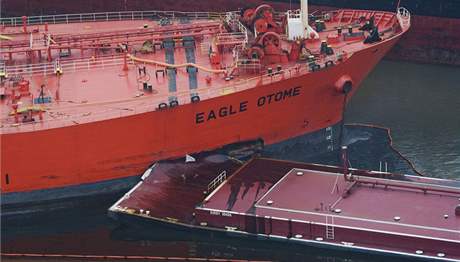 Havárie amerického tankeru Eagle Otome poblí Houstonu