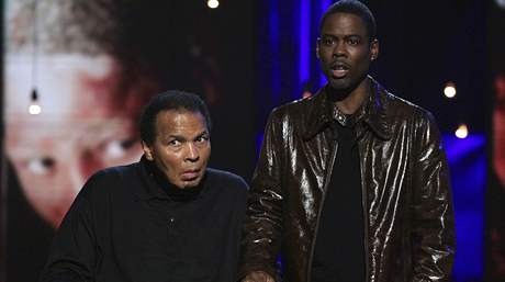 Akce Hope For Haiti Now: Muhammad Ali a Chris Rock.