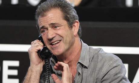 Akce Hope For Haiti Now: Mel Gibson.
