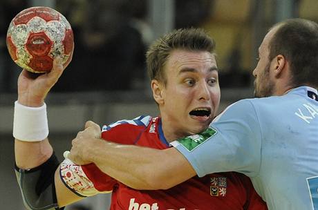 Filip Jícha se probíjí k brance soupe�e