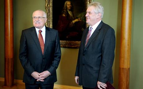 Prezident Václav Klaus s expremiérem a lídrem Strany práv oban Miloem Zemanem (vpravo). 