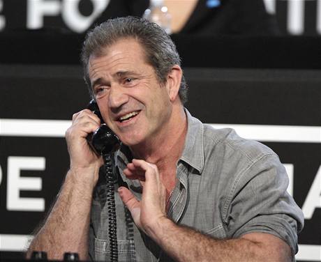 Akce Hope For Haiti Now: Mel Gibson.