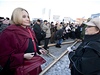 Demonstrace proti patné rekonstruci Karlova mostu se zúastnila i Olga Sommerová a Vra áslavská