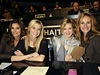Akce Hope For Haiti Now: Cindy Crawford, Reese Withersoon, Drew Barrymore, Julia Roberts.
