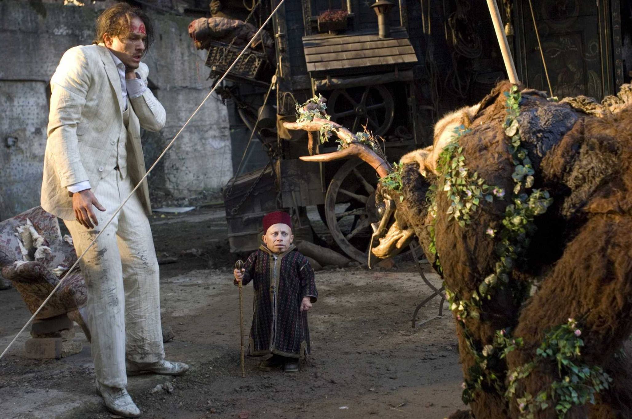Dezorientovaný sv�ták. P�íslu�ník smetánky Tony (Heath Ledger) se ocitl ve sv�t� um�ní a fantazie, k jeho� povinným rekvizitám pat�í i lilipután Percy (Verne Troyer). 