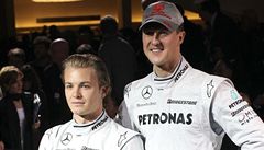 Nico Rosberg (vlevo) a Michael Schumacher.