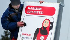 Chomutov bojuje proti prostituci. Do ulic m�sta umístil cedule s nápisy: 'Nabízíme syfilis, kapavku, HIV'