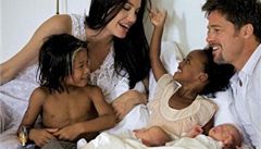 Brad Pitt a Angelina Jolie plnuj svatbu. Pr na popud svch dt