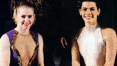 Nancy Kerriganová na archivním snímku s rivalkou Tonyou Hardingovou.