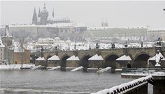 Plzesk kraj opt pokutuje Prahu. Za chyby pi oprav Karlova mostu