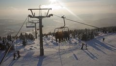 V sibiřském mrazu umrzlo šest lidí, hory zaplnily tisíce lyžařů