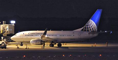 Letoun americké spolenosti Continental Airlines byl odklonn z dvodu obavy z terorismu.