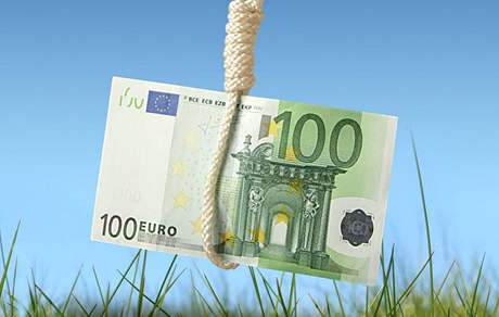 ecké dluhy otásají eurem