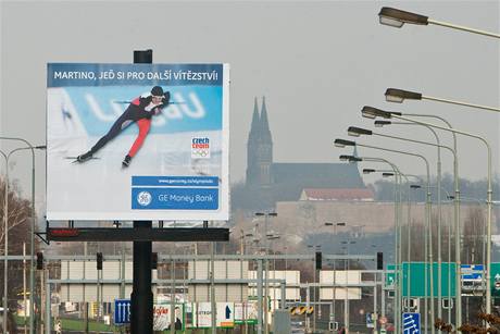 Díky speciálním litám a nkolika motorm bruslí Martina Sáblíková i na bigboardu.