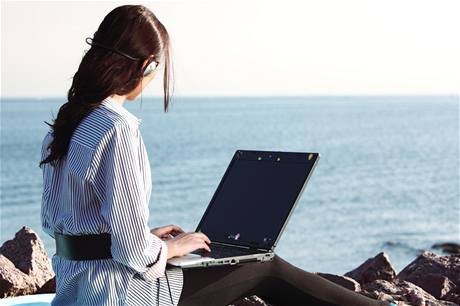 Dívka s laptopem (ilustraní foto)