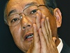 Viceprezident spolenosti Toyota Shinichi Sasaki na tiskové konferenci