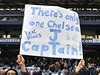 John Terry má podporu fanouk Chelsea.