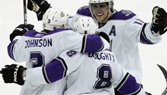 Elita Los Angeles - beci Johnson a Doughty a útoník Kopitar.
