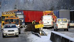 Tragick nehoda kamionu zablokovala sjezd z dlnice D11 