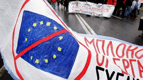 Transparent pi eckých prostestech proti reformách, které op státu vyaduje Evropská unie