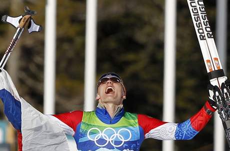 Ruský sprinter Nikita Krjukov (4) poráí ve fotofinii Alexandra Paninského