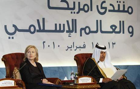  Hillary Clintonová a katarský permiér Sheikh Hamad bin Jassim bin Jaber al-Thani.