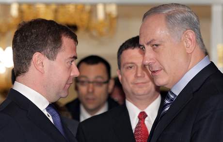 Izraelský premiér B. Netanjahu a ruský prezident D. Medvedv spolen jednali v Kremlu.. 
