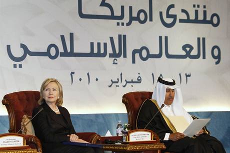  Hillary Clintonová a katarský permiér Sheikh Hamad bin Jassim bin Jaber al-Thani.
