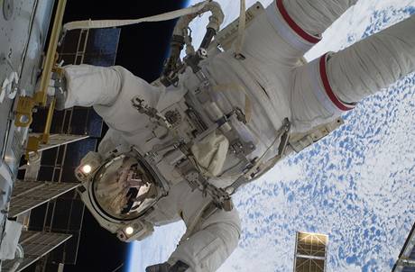 Američtí astronauti začali zprovozňovat nový modul ISS