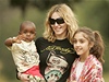 Madonna se svými dvma adoptovanými dtmi