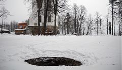 Další 'záhada': teplý kruh ve sněhu u zámku v Rudolticích