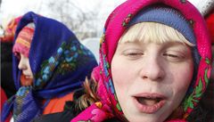Žena v tradičním ruském kroji; slavnosti v sibiřském Krasnojarsku | na serveru Lidovky.cz | aktuální zprávy