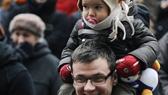 Ondej Lika s dcerou na 4. praské defenestraci