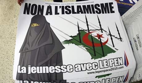 Francouzské protiislamistické plakáty s minarety na podporu pravicové Národní Fronty bhem voleb 