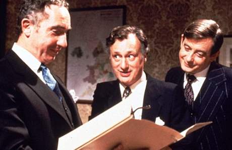 Britský sitcom Jist, pane ministe si oblíbila i Margaret Thatcherová.
