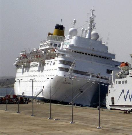 Výletní lo  Costa Europa narazila do pístavního doku