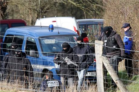 Francouzsk policie pi zatkn fa ozbrojen organizace ETA